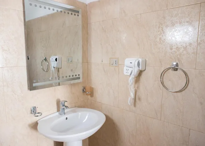 מלון Sanremo 3*